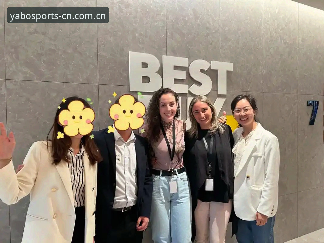 王涛上个月底从多伦多飞回上海，落地第一件事不是倒时差，而是掏出手机查那场英超的补赛数据。他跟我说，在加拿大用YABOSPORTS查历史比分，和在国内用完全是两种体验——海外服务器响应延迟平均在380毫秒，而通过中国官方入口登录后，延迟直接压到90毫秒以内。这个数字差异，决定了他每次复盘赛事时是先看数据还是先泡咖啡。